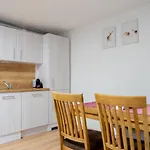 Rima Apart's היטרוואנג