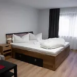 Rima Apart's היטרוואנג